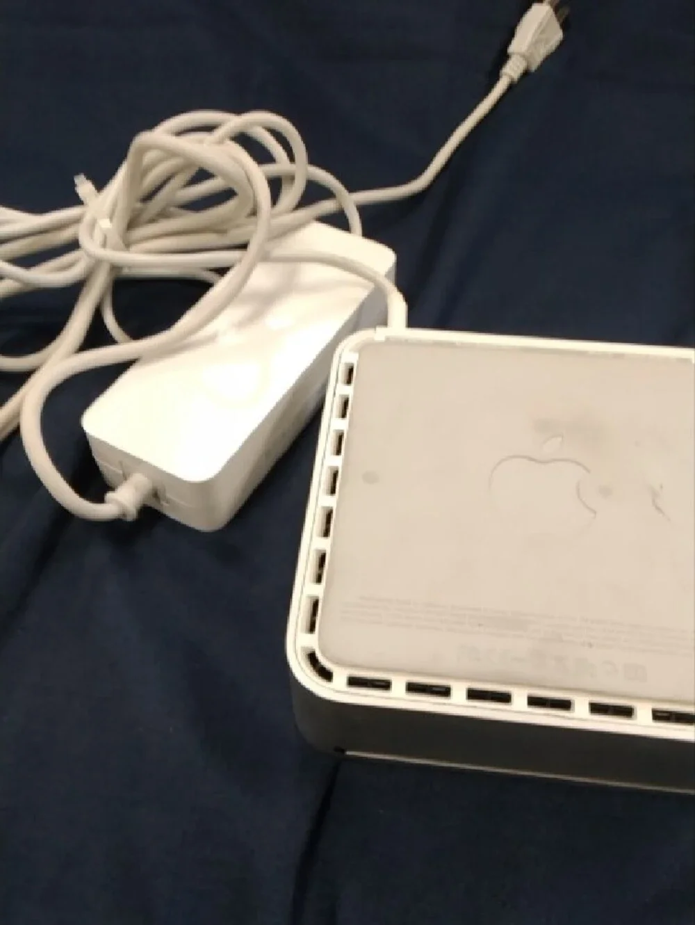 Apple White Mini Desktop with Multiple USB Ports